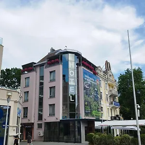 Hotel Family Opera Plaza- Former, Warna
