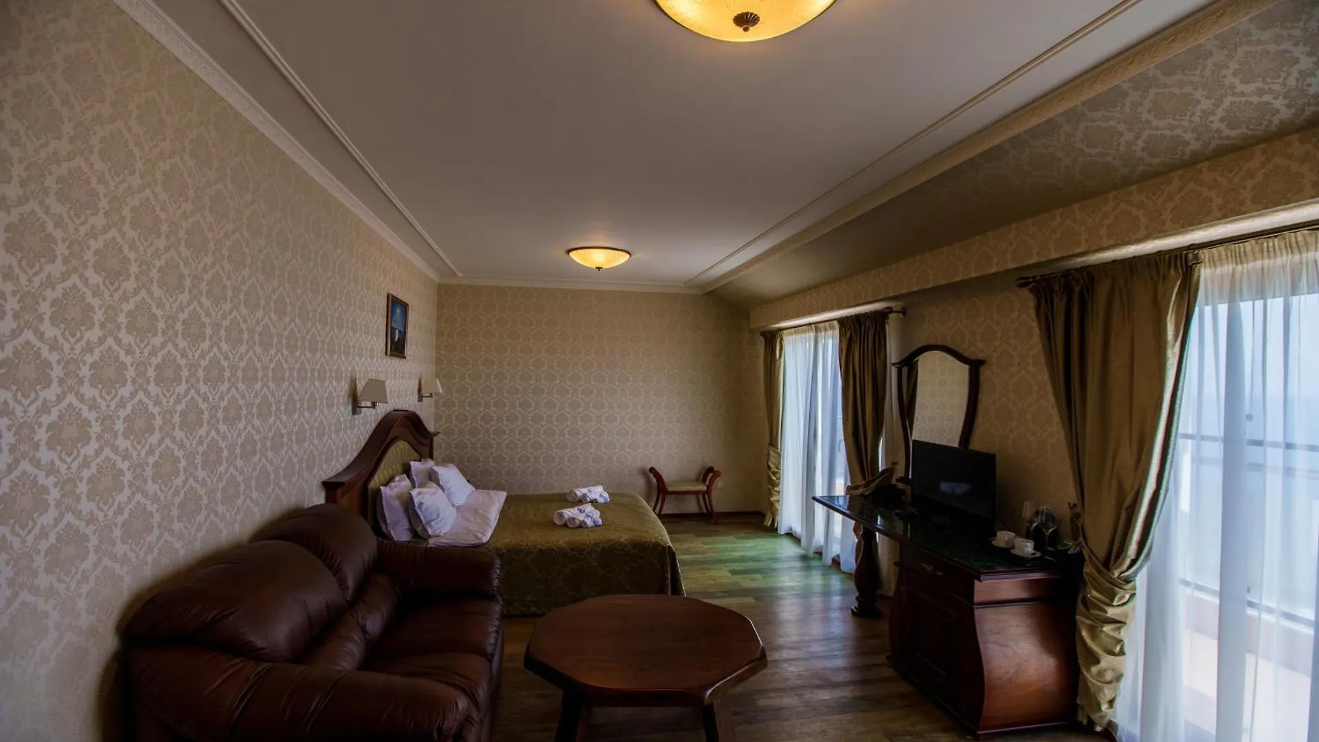 Aqua View Spa Boutique Hotel 골든샌드