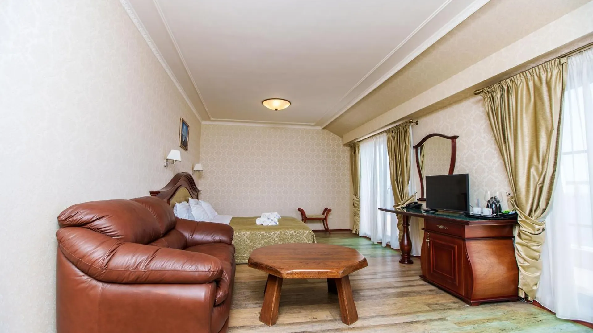 Aqua View Spa Boutique Hotel 골든샌드
