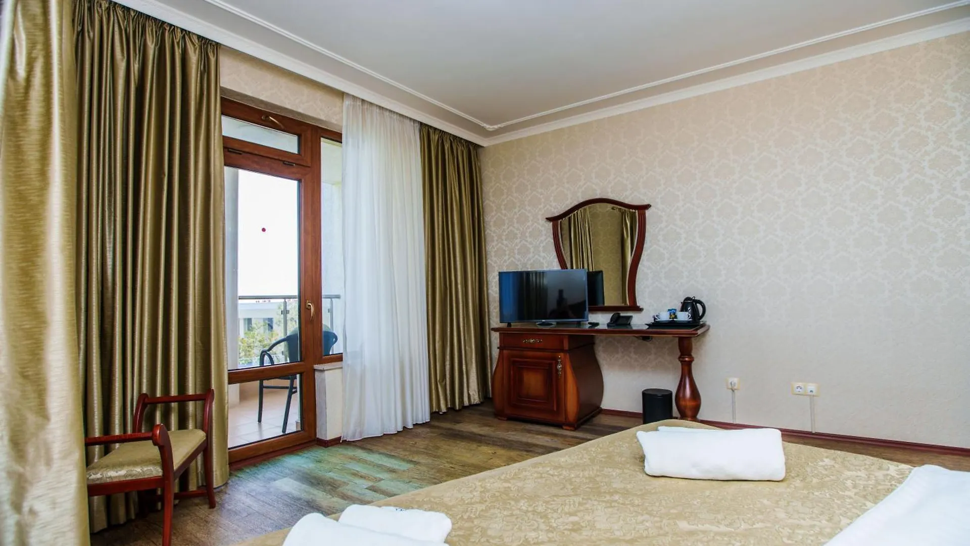 Aqua View Spa Boutique Hotel 골든샌드